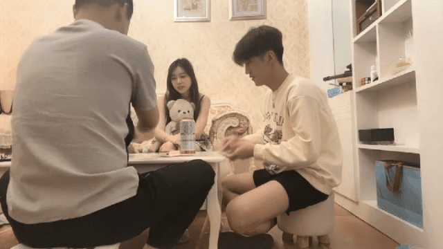 Nhậu đêm cùng người yêu bạn thân - fbfdazgn.sbs