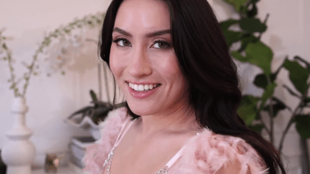 Cô nàng người mẫu đồ lót hàng cực phẩm - fbfdazgn.sbs