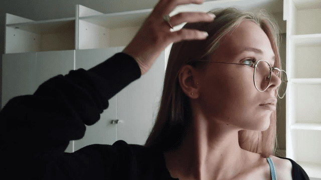 Cô nữ sinh kính cận quyến rũ - fbfdazgn.sbs