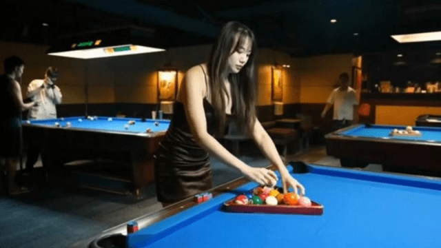 ED-39 - Trải nghiệm em gái làm quán bi-a bím hồng - fbfdazgn.sbs