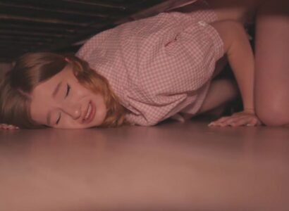 Chịch nát lồn chị kế đang mắc kệt dưới gầm giường - fbfdazgn.sbs